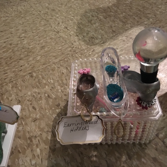 Various items - Picture 11 of 15